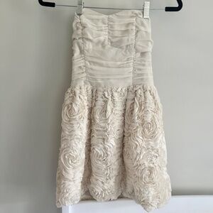 Gorgeous EUC H&M Cream Strapless Dress. Size 4